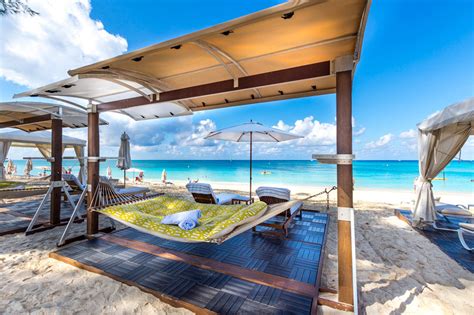 Luxury Pools & Cabana Rentals .